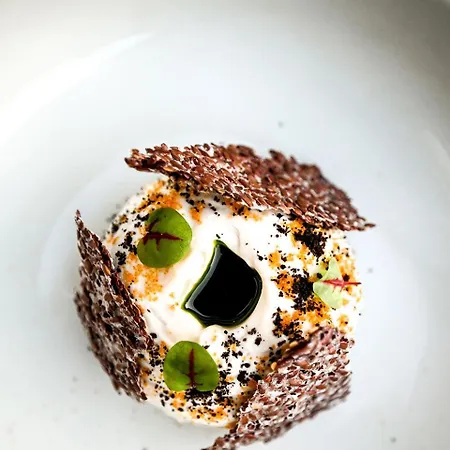 Szálloda Thalassa, Philian And