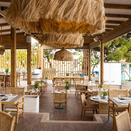 Hotel Thalassa, Philian And *