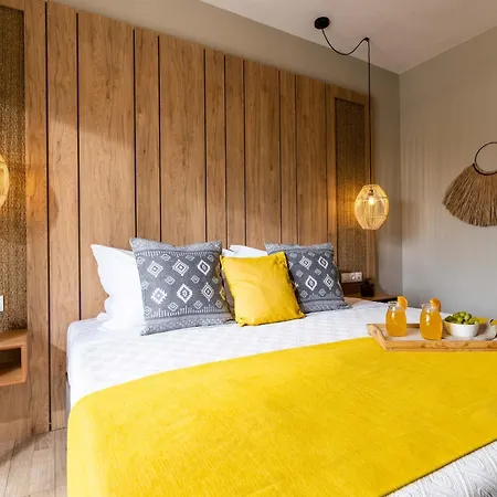 Thalassa, Philian And Hotel