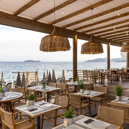 Hotel Thalassa, Philian And *