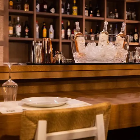 Hotel Thalassa, Philian And *