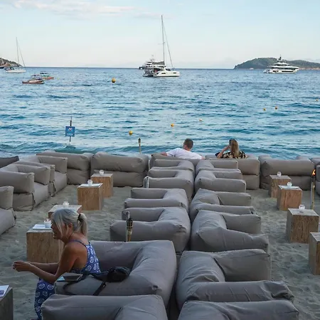 Hotel Thalassa, Philian And *
