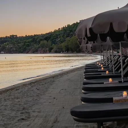Hotel Thalassa, Philian And *