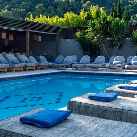 Hotel Thalassa, Philian And