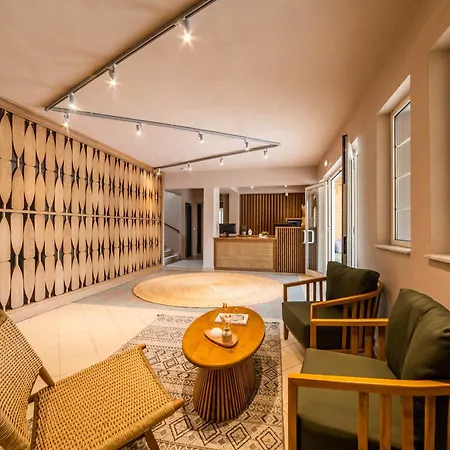 Thalassa, Philian And 酒店 *